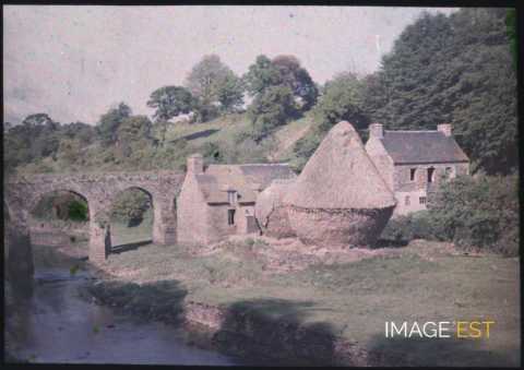 Pont-aqueduc sur le Guindy (Minihy-Tréguier)